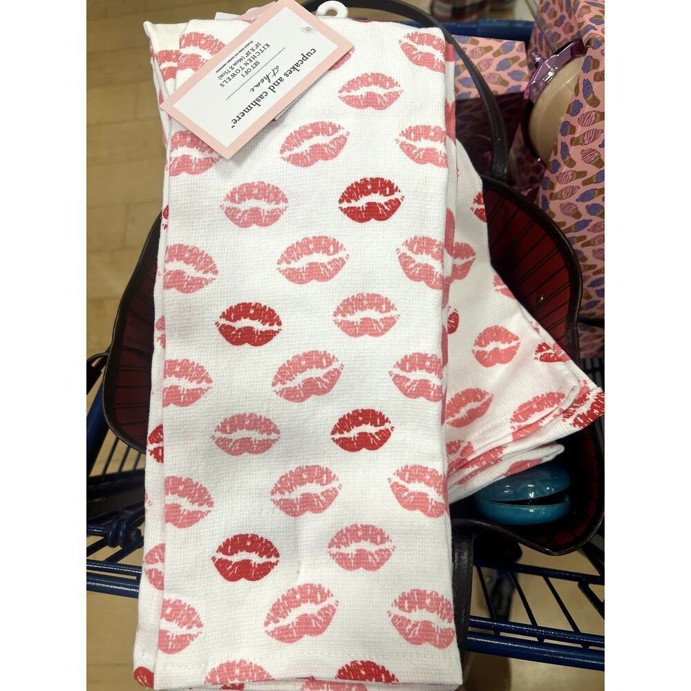 Cupcakes and Cashmere Hand Towels Kisses Lips Set 3
